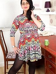 Old and young sluts in mature MILF action